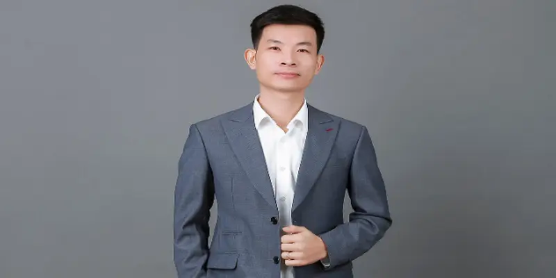 Robin Nguyễn đạt được thành công lớn với Debet Robin Nguyễn đạt được thành công lớn với Debet